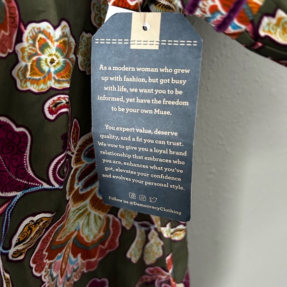 Democracy Multicolor Floral Blouse - Picture 3 of 8